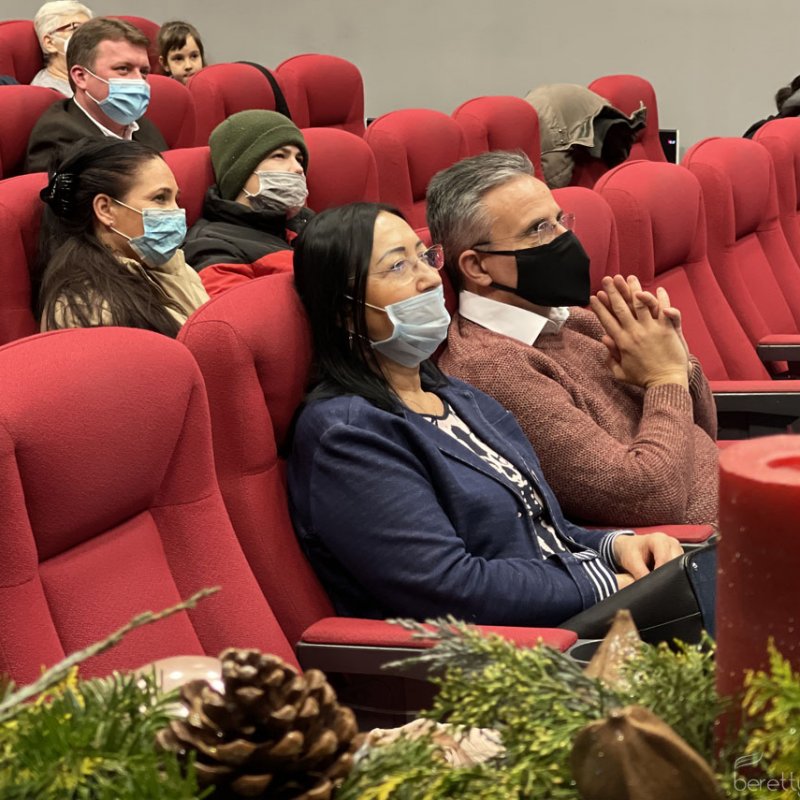 Fellobbant a szeretet lángja 05